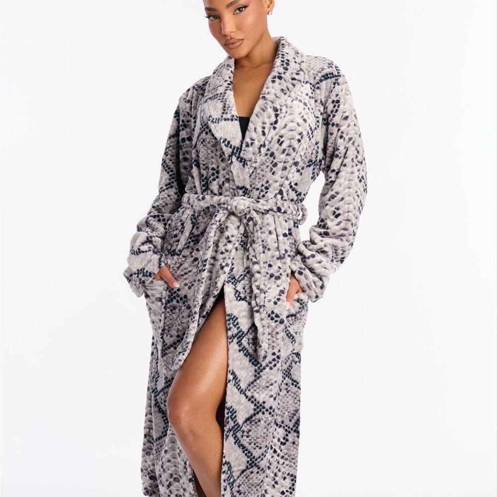 Fashion Nova Gray Patterned Robe